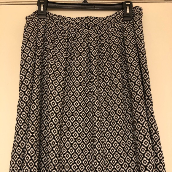 Loft, 8, Black & White - Picture 2 of 4